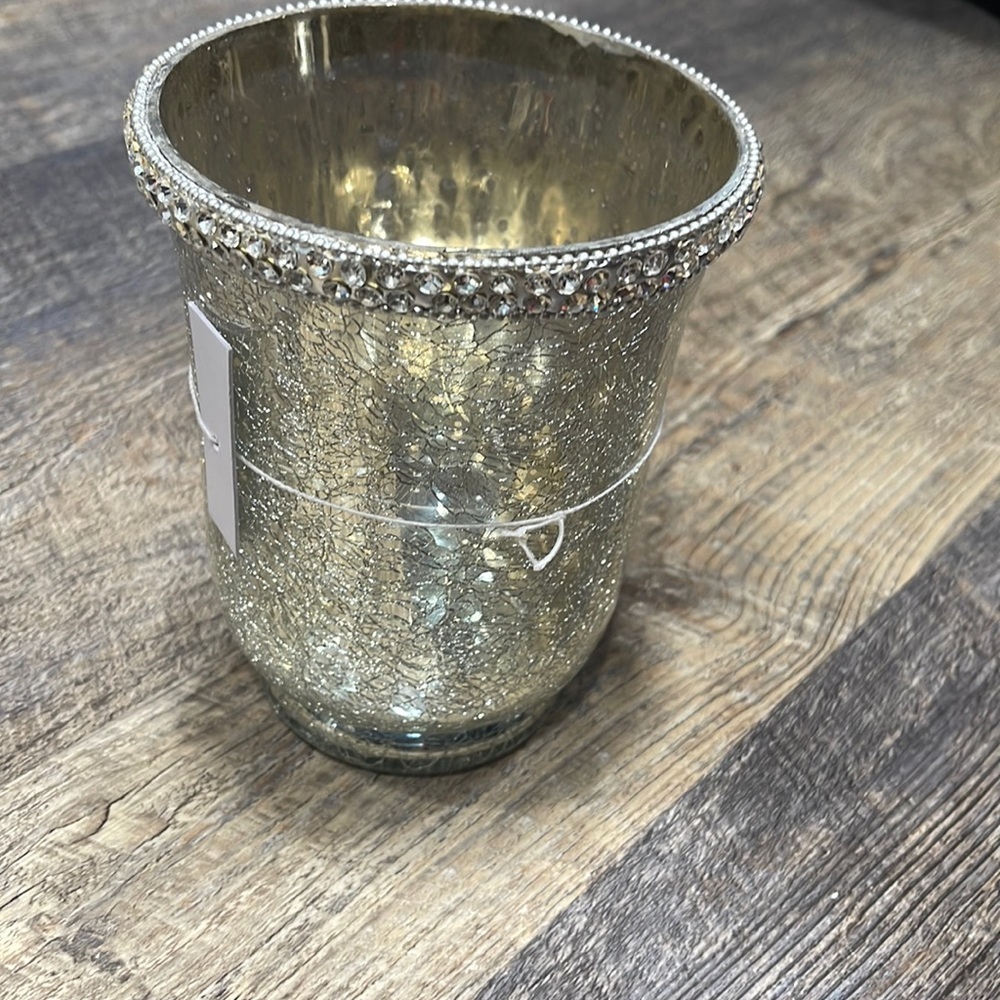 Vase - Picture 2 of 5